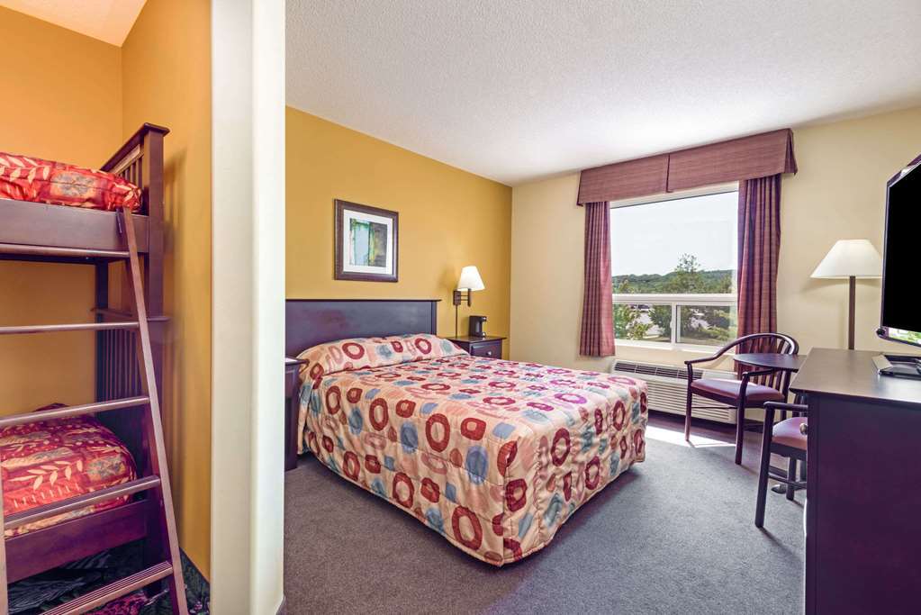Hotel Super 8 By Wyndham Midland Habitación foto